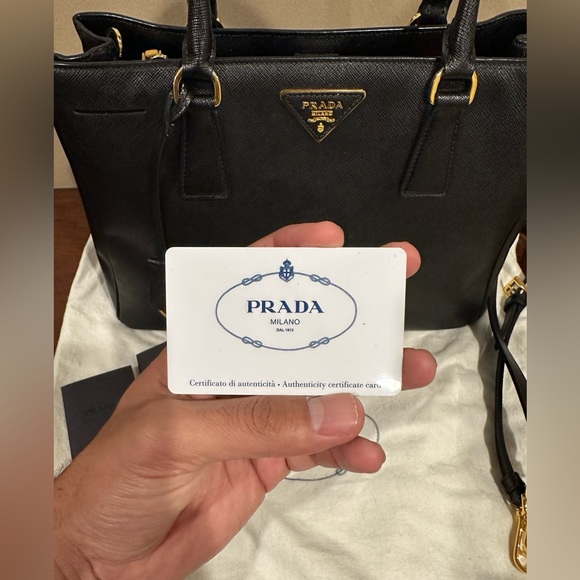 PRADA Medium Galleria Saffiano leather bag - Picture 3 of 16